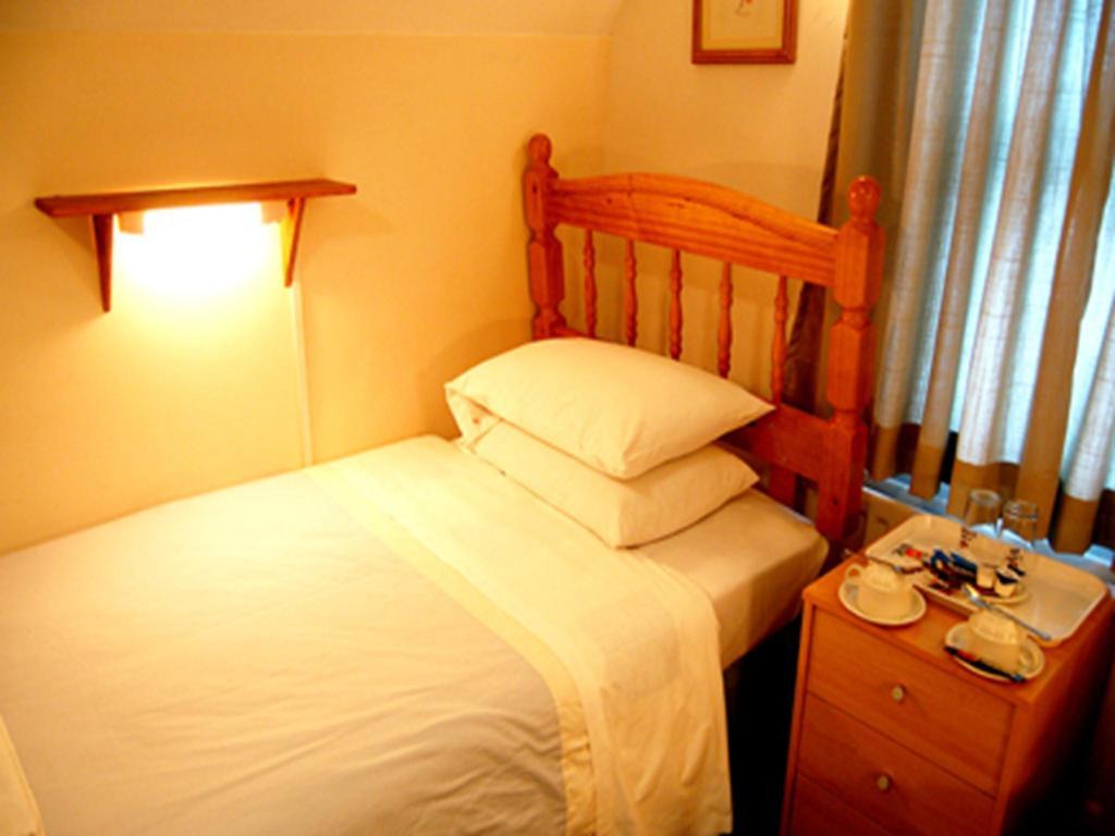 Broadway Lodge Bed And Breakfast Surbiton ห้อง รูปภาพ