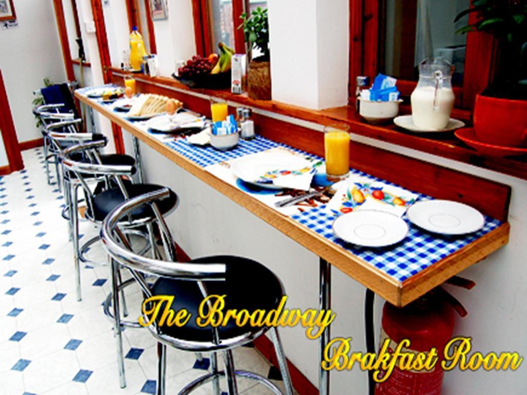 Broadway Lodge Bed And Breakfast Surbiton ภายนอก รูปภาพ