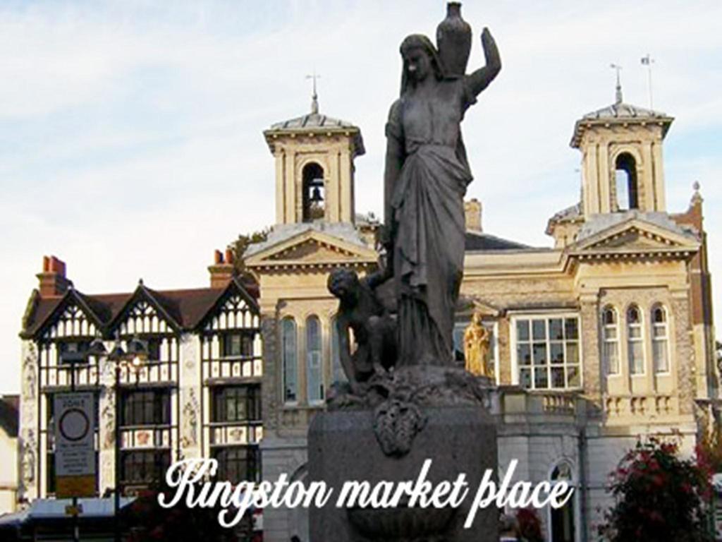 Broadway Lodge Bed And Breakfast Surbiton ภายนอก รูปภาพ
